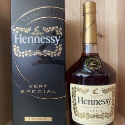 Rượu Hennessy VS Maison Fondee 1765 (700ml)