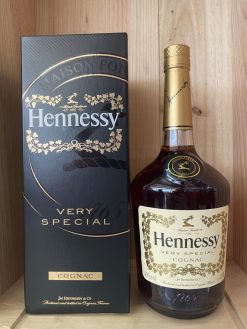 Rượu Hennessy VS Maison Fondee 1765 (700ml)